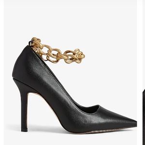 Chain strap pointed heels